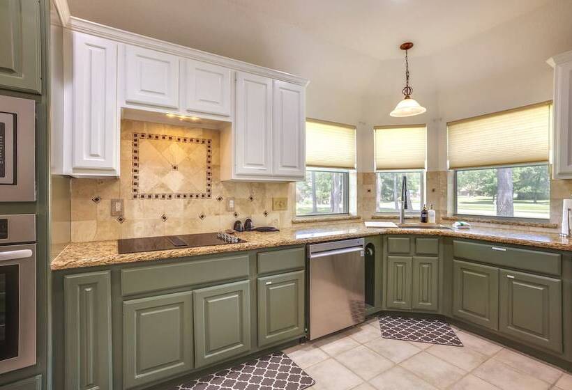 Montgomery Home: Yard, Heated Pool, & Hot Tub!