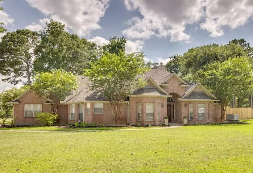 Montgomery Home: Yard, Heated Pool, & Hot Tub!