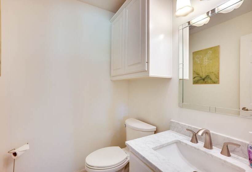 Montgomery Home: Yard, Heated Pool, & Hot Tub!