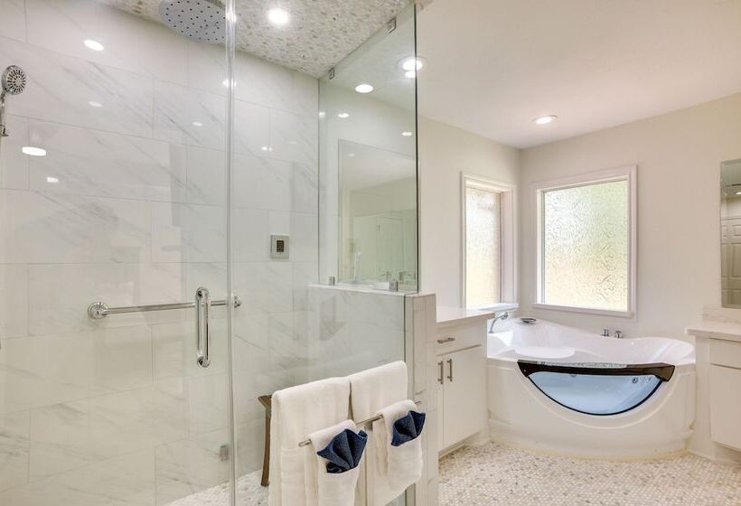 Montgomery Home: Yard, Heated Pool, & Hot Tub!