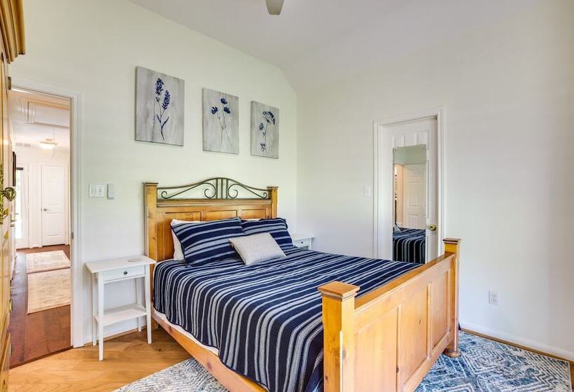 Montgomery Home: Yard, Heated Pool, & Hot Tub!