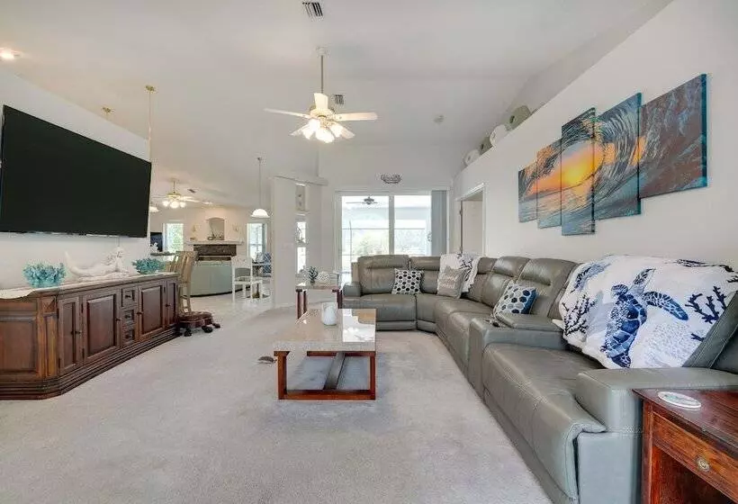 Spring Hill Home   Pool, Grill & Golf Course Views