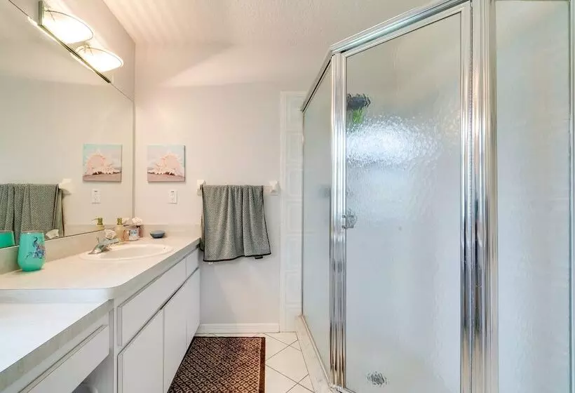 Spring Hill Home   Pool, Grill & Golf Course Views