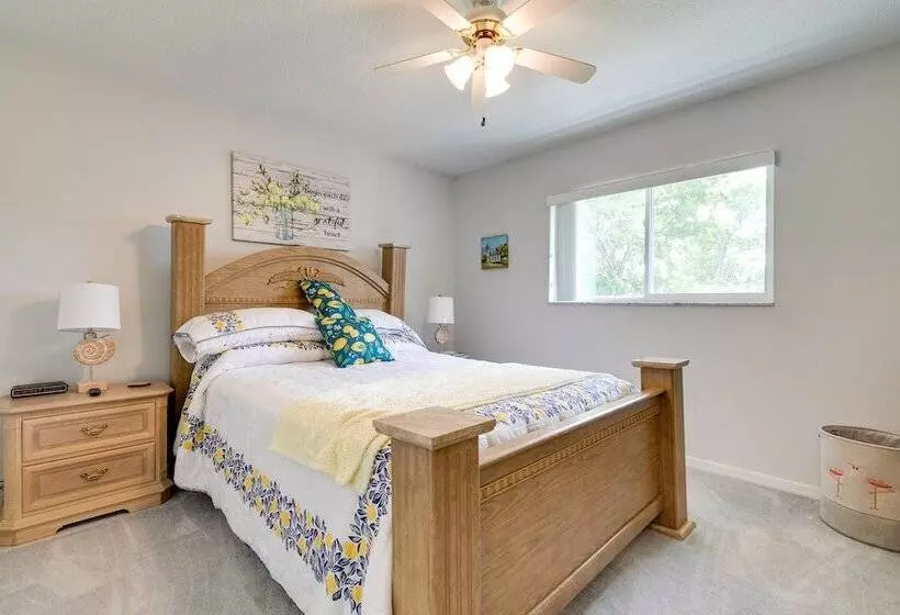 Spring Hill Home   Pool, Grill & Golf Course Views