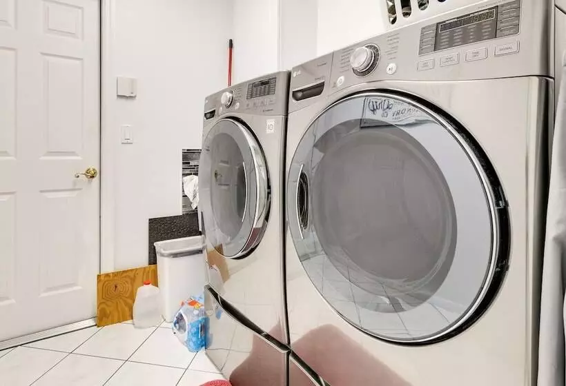 Spring Hill Home   Pool, Grill & Golf Course Views