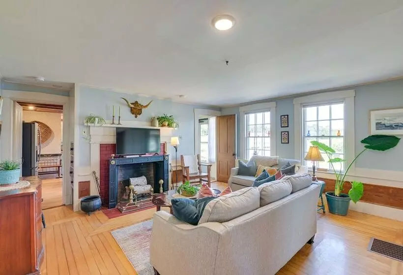 Springvale Farm: Freedom Home With Hiking Trail!