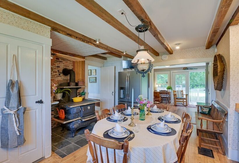 Springvale Farm: Freedom Home With Hiking Trail!