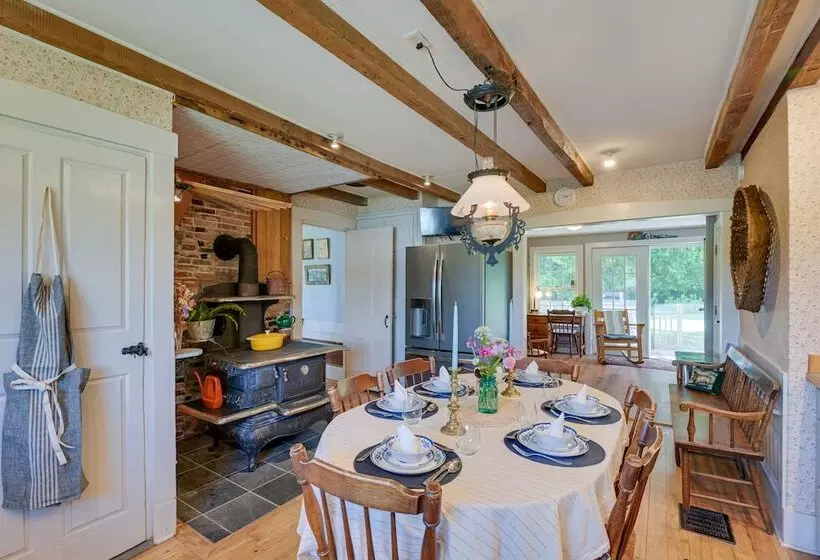 Springvale Farm: Freedom Home With Hiking Trail!