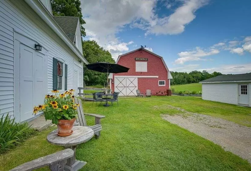 Springvale Farm: Freedom Home With Hiking Trail!