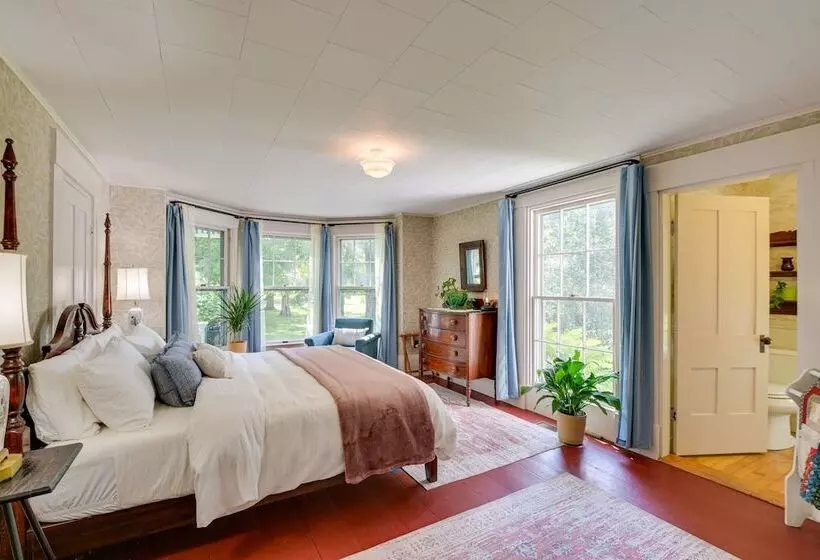 Springvale Farm: Freedom Home With Hiking Trail!