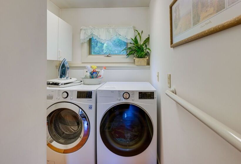 Springvale Farm: Freedom Home With Hiking Trail!