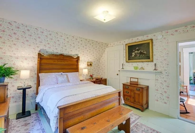 Springvale Farm: Freedom Home With Hiking Trail!