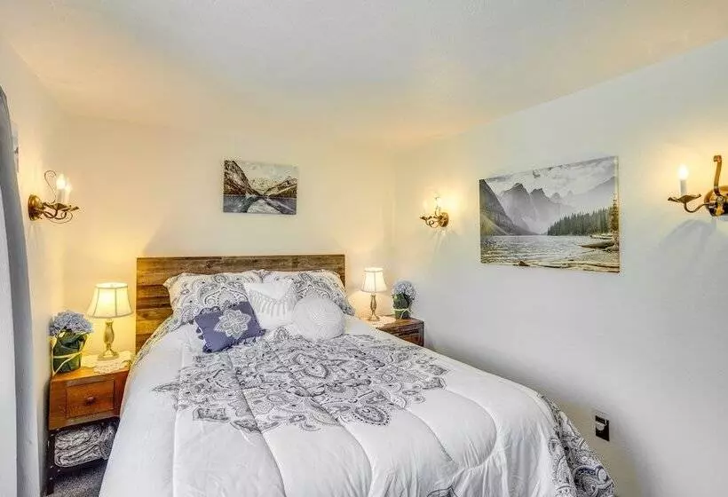 Sunny Cedaredge Home W/ Mtn Views   Hike & Fish!