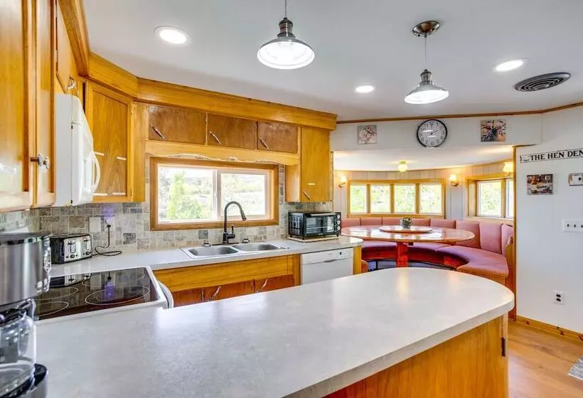 Sunny Cedaredge Home W/ Mtn Views   Hike & Fish!