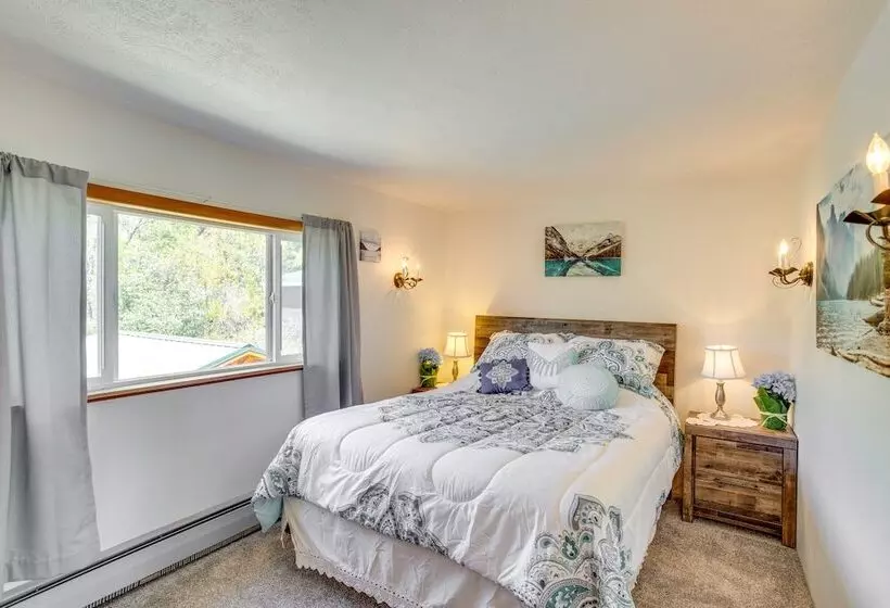 Sunny Cedaredge Home W/ Mtn Views   Hike & Fish!