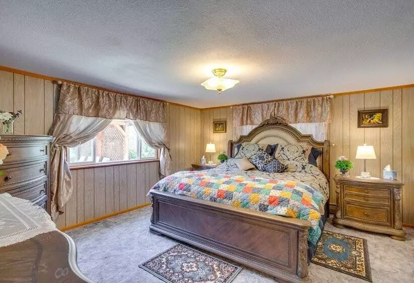 Sunny Cedaredge Home W/ Mtn Views   Hike & Fish!