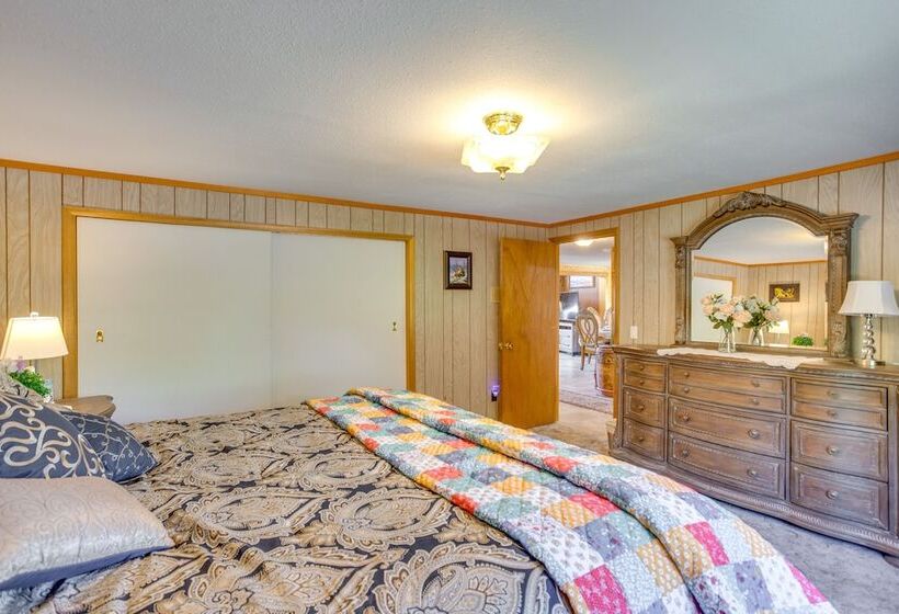 Sunny Cedaredge Home W/ Mtn Views Hike & Fish!