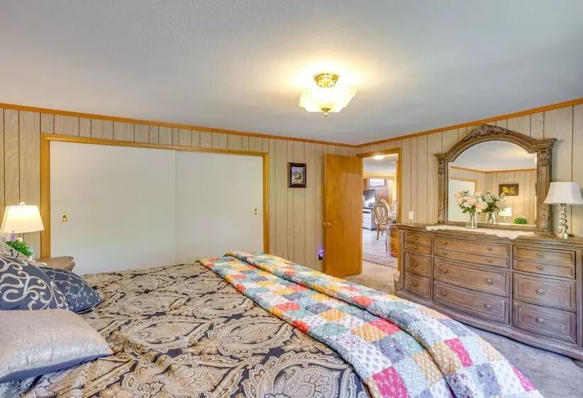 Sunny Cedaredge Home W/ Mtn Views   Hike & Fish!