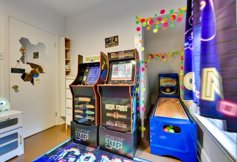 Themed New York Home ~ 2 Mi To Niagara Falls!