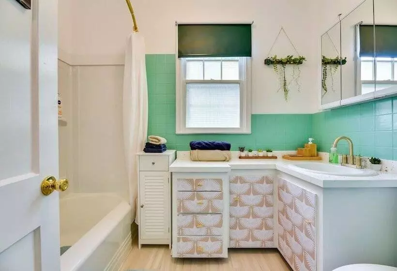 Themed New York Home ~ 2 Mi To Niagara Falls!