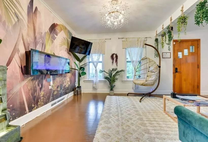 Themed New York Home ~ 2 Mi To Niagara Falls!