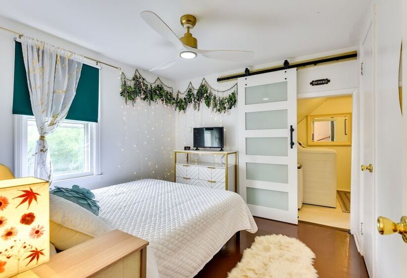 Themed New York Home ~ 2 Mi To Niagara Falls!