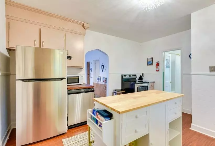 Themed New York Home ~ 2 Mi To Niagara Falls!