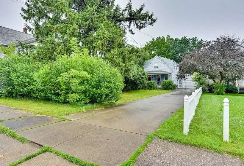 Themed New York Home ~ 2 Mi To Niagara Falls!