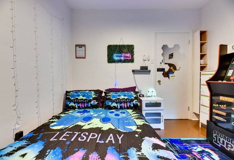 Themed New York Home ~ 2 Mi To Niagara Falls!