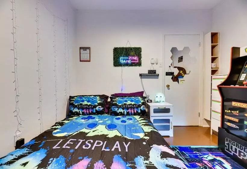 Themed New York Home ~ 2 Mi To Niagara Falls!