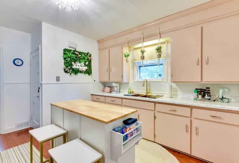 Themed New York Home ~ 2 Mi To Niagara Falls!