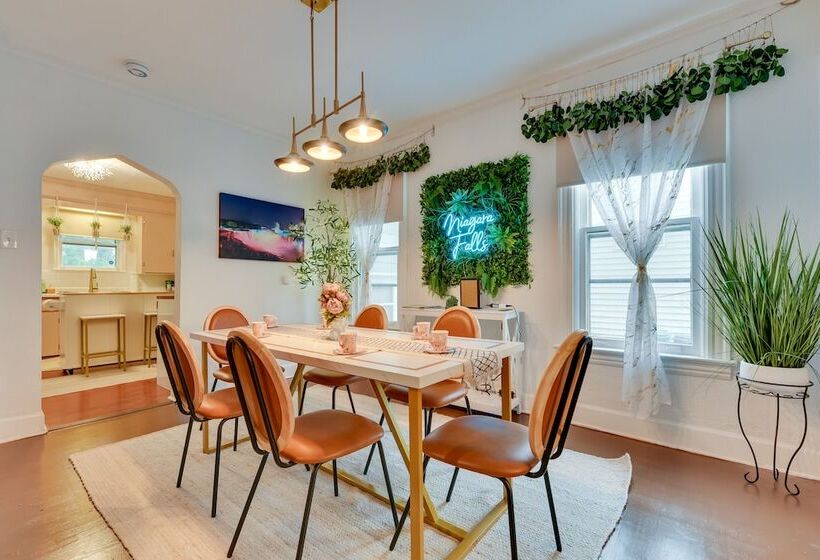 Themed New York Home ~ 2 Mi To Niagara Falls!