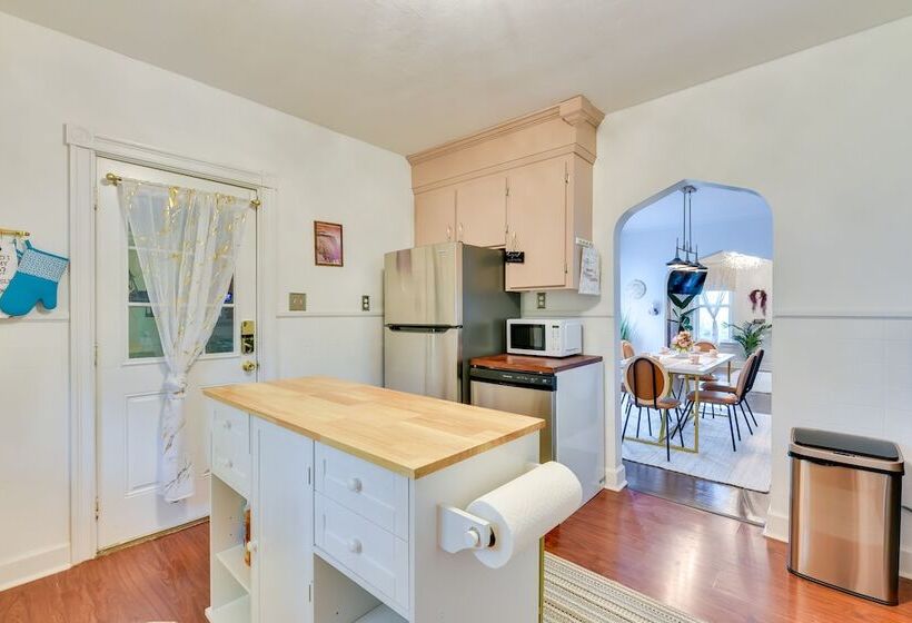 Themed New York Home ~ 2 Mi To Niagara Falls!