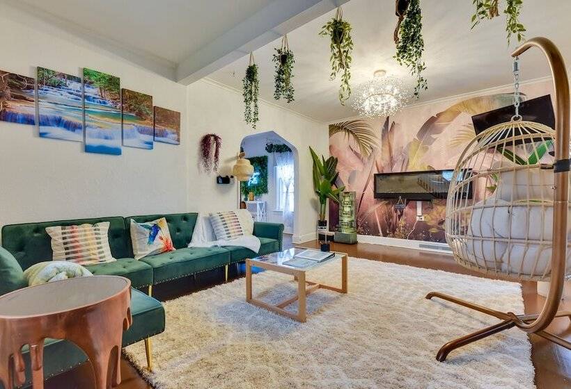 Themed New York Home ~ 2 Mi To Niagara Falls!