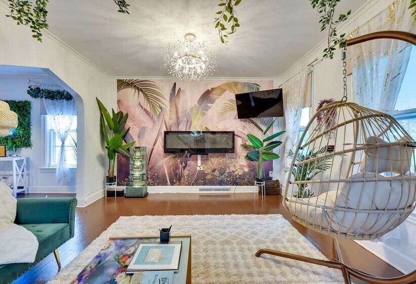 Themed New York Home ~ 2 Mi To Niagara Falls!