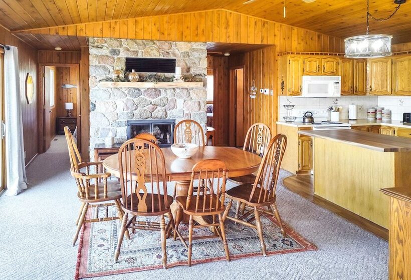 Up North Remer Lake House W/ Dock & Grill!