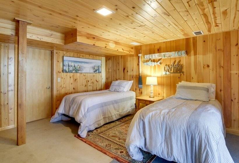 Up North Remer Lake House W/ Dock & Grill!