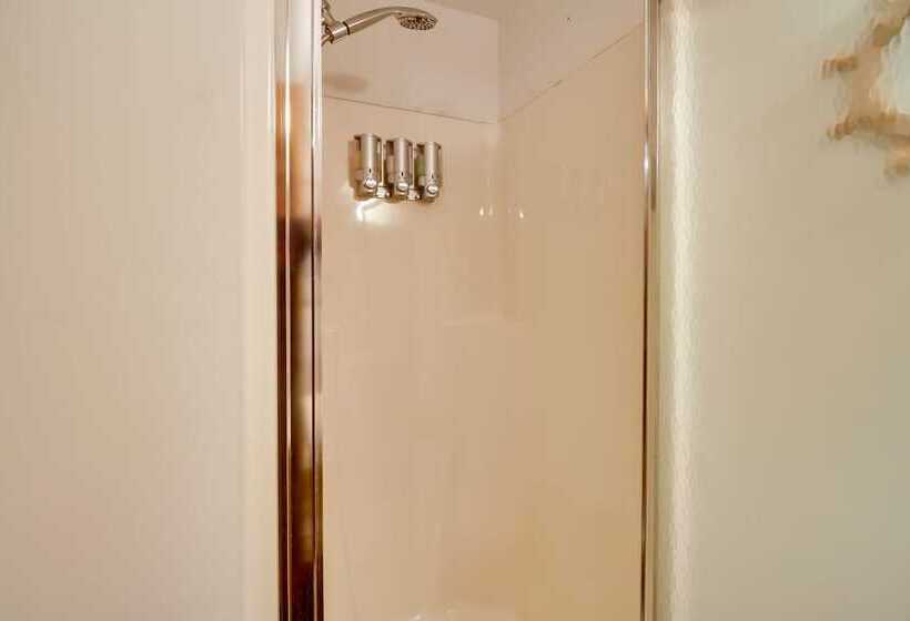 Up North Remer Lake House W/ Dock & Grill!