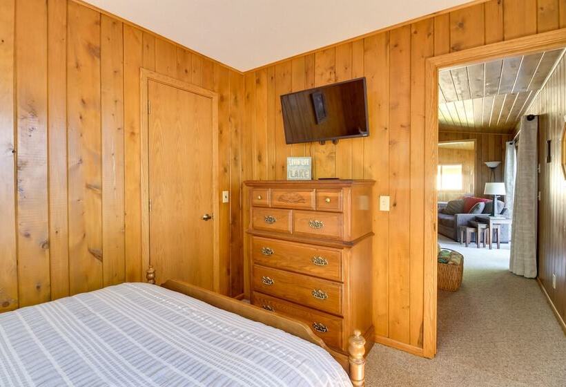 Up North Remer Lake House W/ Dock & Grill!