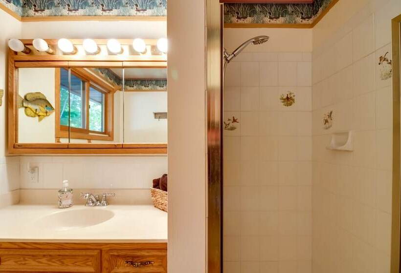 Up North Remer Lake House W/ Dock & Grill!