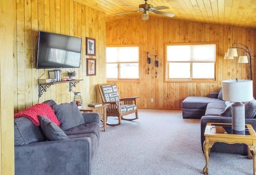 Up North Remer Lake House W/ Dock & Grill!