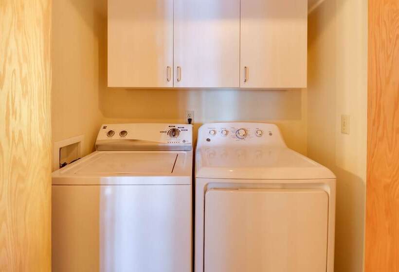 Up North Remer Lake House W/ Dock & Grill!