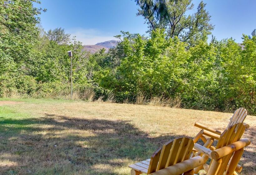 Vintage Cottage By Leaburg Canal W/ Large Yard!