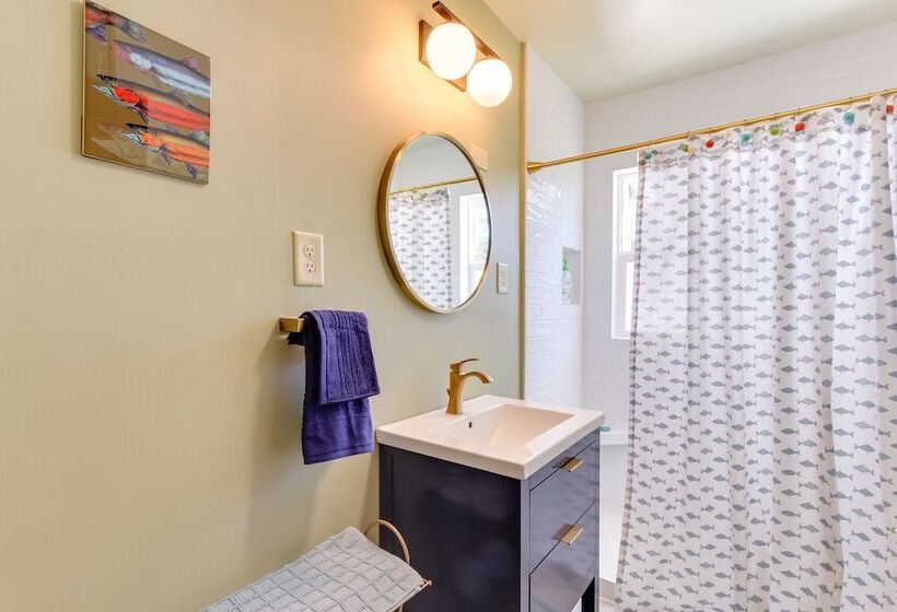 Vintage Cottage By Leaburg Canal W/ Large Yard!