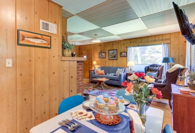 Vintage Cottage By Leaburg Canal W/ Large Yard!