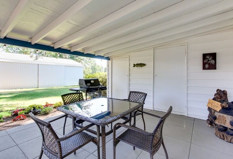 Vintage Cottage By Leaburg Canal W/ Large Yard!