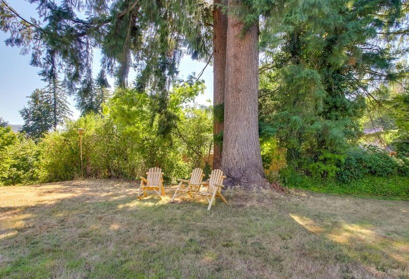 Vintage Cottage By Leaburg Canal W/ Large Yard!