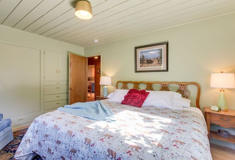 Vintage Cottage By Leaburg Canal W/ Large Yard!