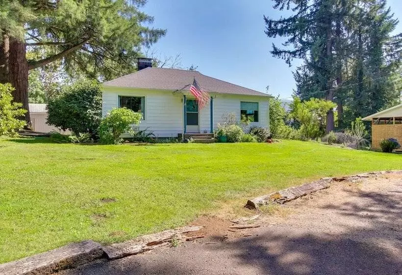 Vintage Cottage By Leaburg Canal W/ Large Yard!