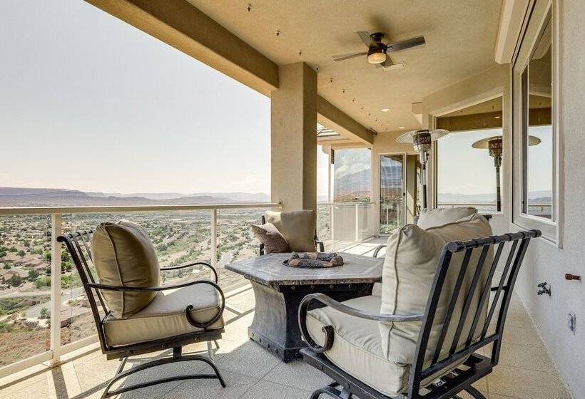 Airy St George Retreat W/ Balcony + Mtn Views!